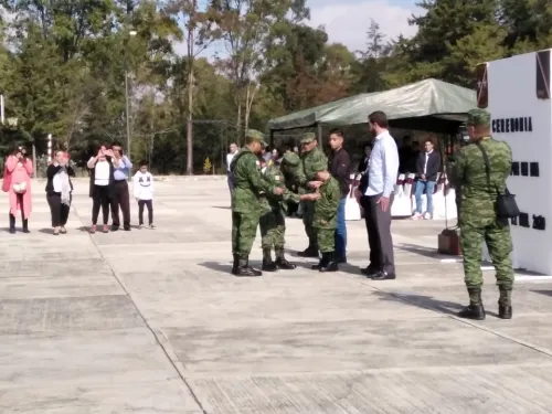 Niño con síndrome de down cumple su sueño de ser soldado por un día