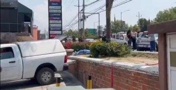 Hombre muere por un infarto mientras esperaba el transporte público en la Calzada Zaragoza