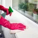 ¿Cuánto tiempo dedicamos a las tareas del hogar? Esta es la brecha entre mujeres y hombres en México