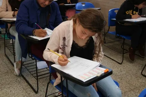 Mil 901 estudiantes universitarios presentan el Examen General para el EGEL