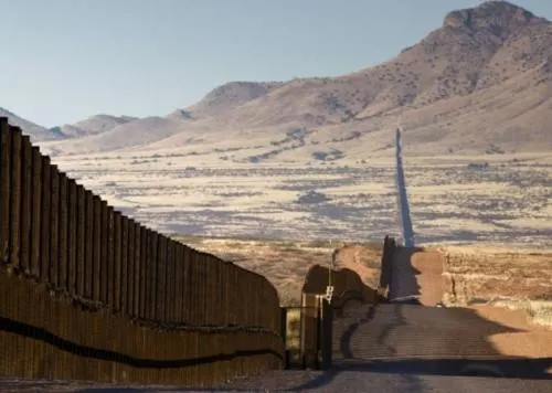 EU da a conocer licitación para construcción del muro
