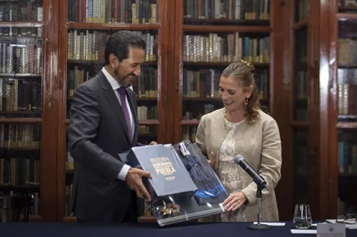 Refrenda Gutiérrez Müller su compromiso por la universidad libre, autónoma, gratuita y de calidad