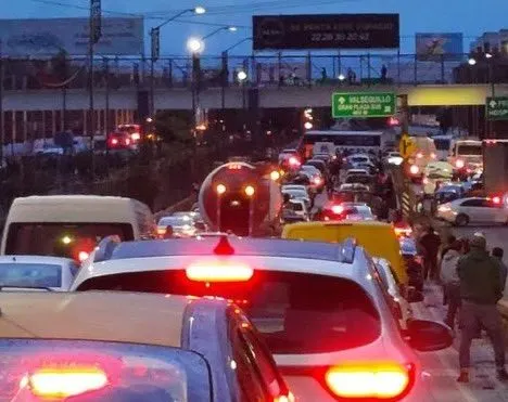 Fuerza 2000 bloquea el Periférico Ecológico