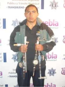 Por robo de medidores de agua, asegura policía municipal de Puebla a presunto responsable