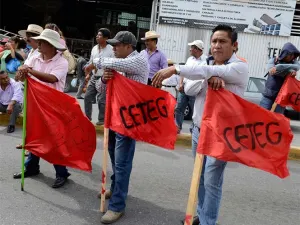 Reinicia evaluación a maestros en Guerrero; CETEG hace protestas