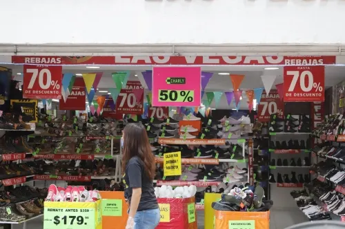 Solo permanecen abiertos 30% de comercios en CH