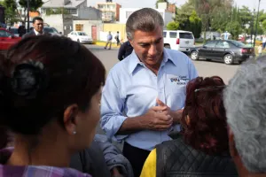 Gobiernos avanzan en la dignificación de viviendas en Puebla