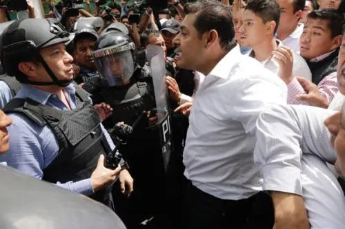 El montaje de morena con la violencia como arma