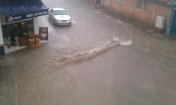 Granizo, caída de un árbol e inundaciones, saldo de lluvia en Puebla