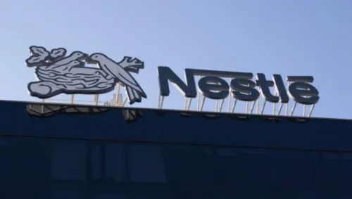 ¡Murieron miles de peces! Demandan a Nestlé por contaminar río