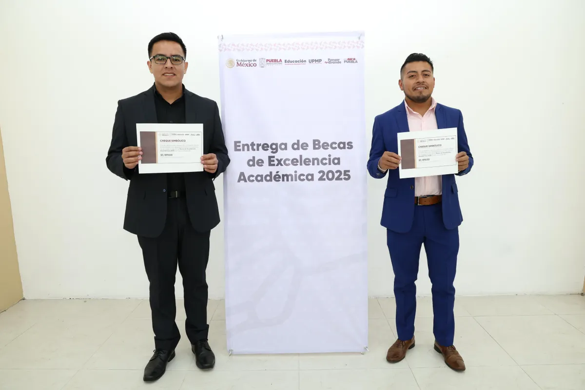 Otorga SEP más de 1 millón 124 mil pesos en becas para universitarios