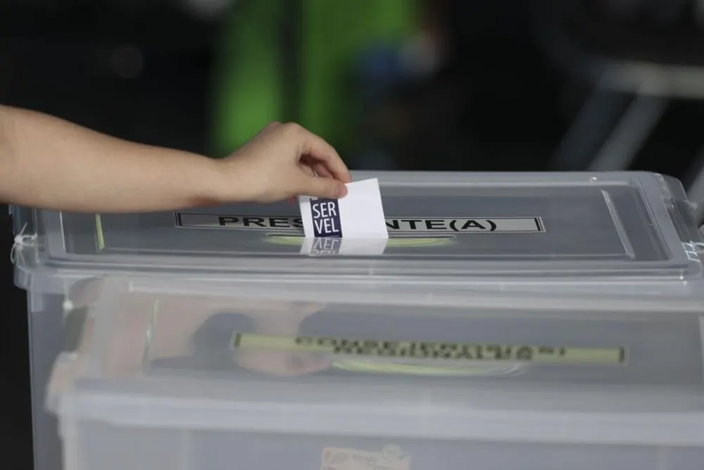 Cierran casillas tras elecciones presidenciales en Chile