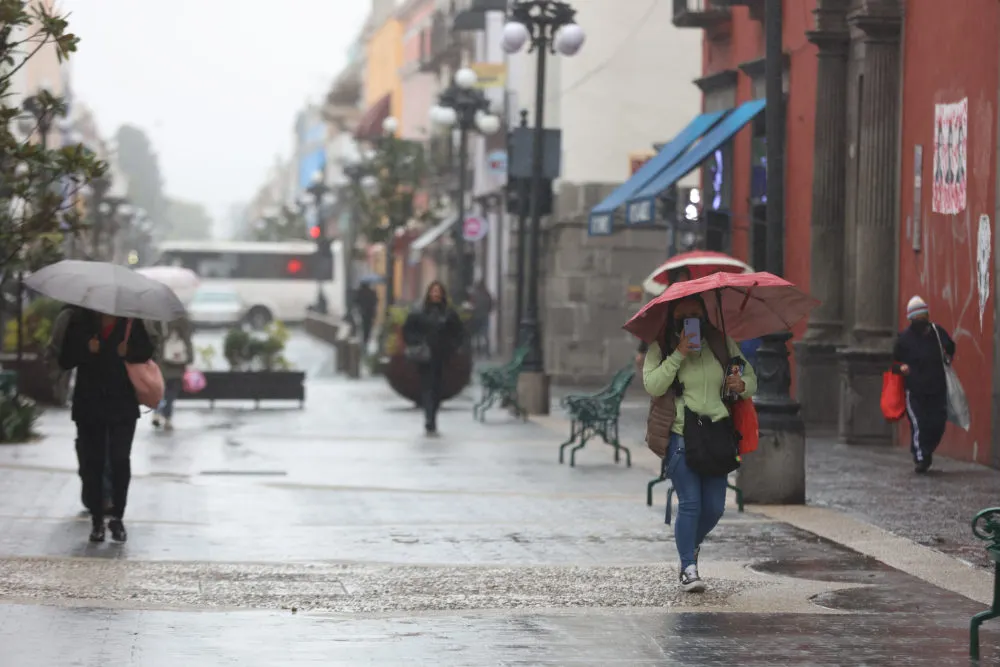 Aumenta intensidad de lluvias en la capital, pide Ayuntamiento de Puebla extremar precauciones