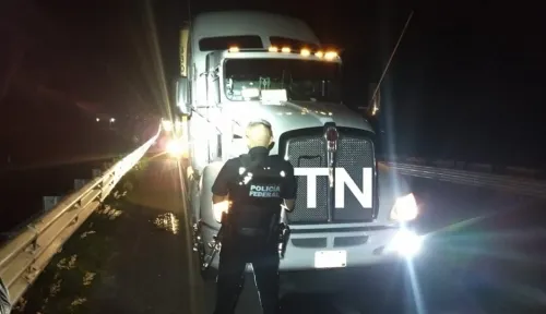 Trailero se salva de ser asaltado en la autopista Puebla-Orizaba