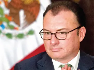 SHCP: pierde quien apuesta contra el peso; subastarán dólares a discreción