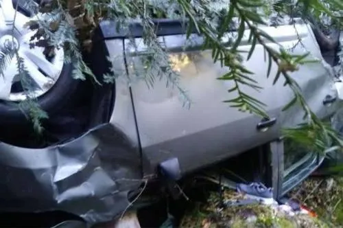Auto cae a barranco, muere niña de 11 años