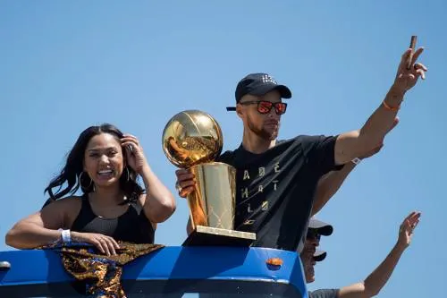 Video: Un millón de personas vitorean a los Warriors en las calles