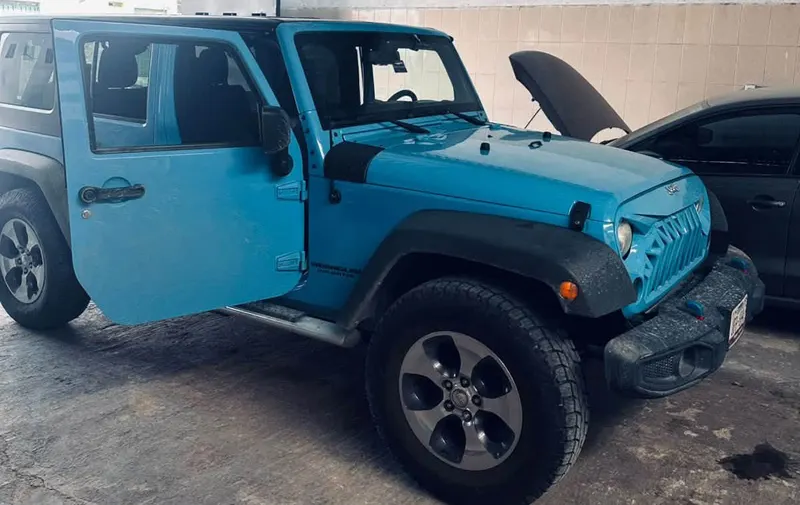 Roban Jeep Wrangler a Rg Char Charlotte durante asalto armado en Santa Clara Ocoyucan