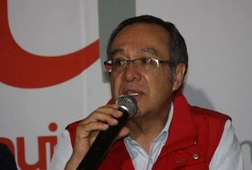 Universitarios afectados en liberación de títulos por la Dirección General de Profesiones