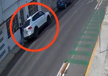 A plena luz del día, un delincuente armado roba una camioneta en El Carmen en menos de un minuto