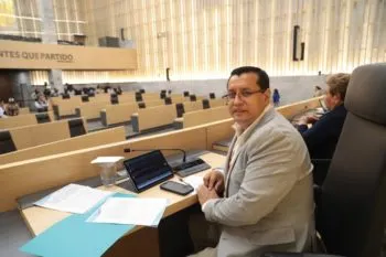 Diputado Elías Lozada propone Ley D’Amicis para garantizar reinserción educativa de menores en conflicto con la ley