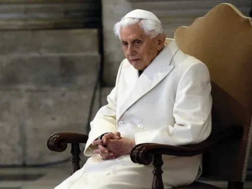 Reportan ‘extremadamente frágil’ a Benedicto XVI