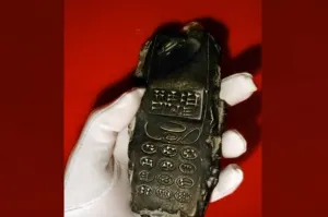 El inquietante hallazgo de las redes, ¿un celular de hace 800 años?