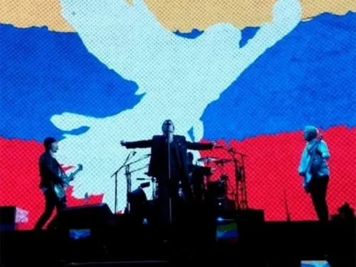 U2 hace homenaje a García Márquez y la paz en Bogotá