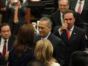 Acepta Congreso licencia de Beltrones