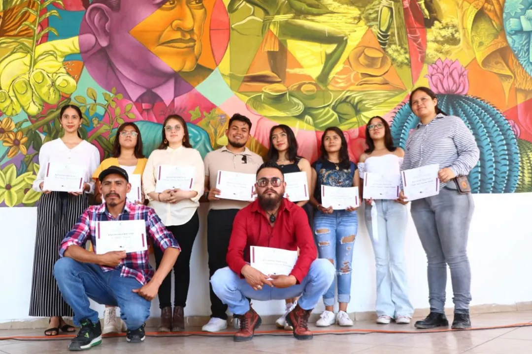 inaugura mural en Chiautla de Tapia