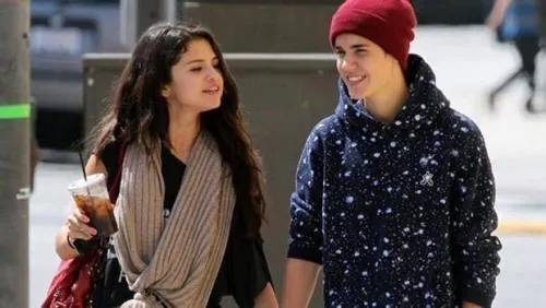 ¡Como recién casados! Así fue como Justin Bieber y Selena Gomez oficializaron su relación