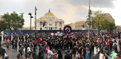 Mujeres exigen a medios disculpa pública por publicar fotografía de Ingrid