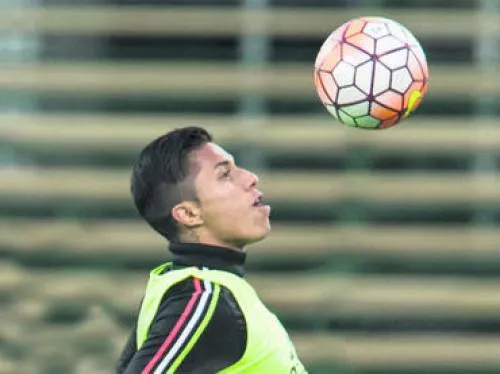 A Carlos Salcedo le buscan equipo en Europa