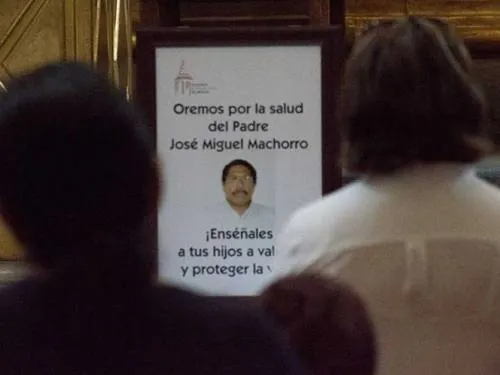Padre Machorro, con muerte cerebral; aún respira: Valdemar