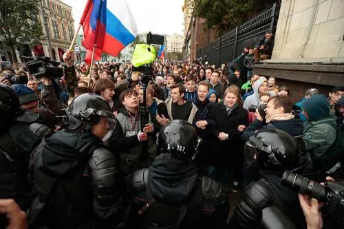 Arrestan a decenas de opositores en Rusia durante protestas