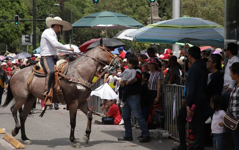 desfile-del-5-de-mayo-contingentes