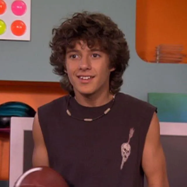 Actor de "Zoey 101" confiesa haber sido víctima de abuso