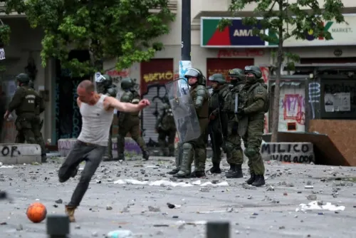 Suspenden partido que reanudaba el fútbol en Chile tras incidentes en un estadio