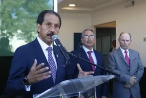 Pide Esparza respeto para los matrimonios igualitarios