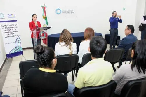ITAIPUE y SMDIF acercan derecho de acceso a la información a personas con discapacidad auditiva