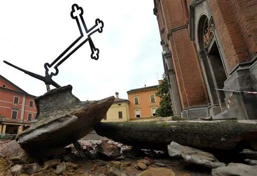 Terremoto en Italia deja al menos 6 muertos y daños materiales