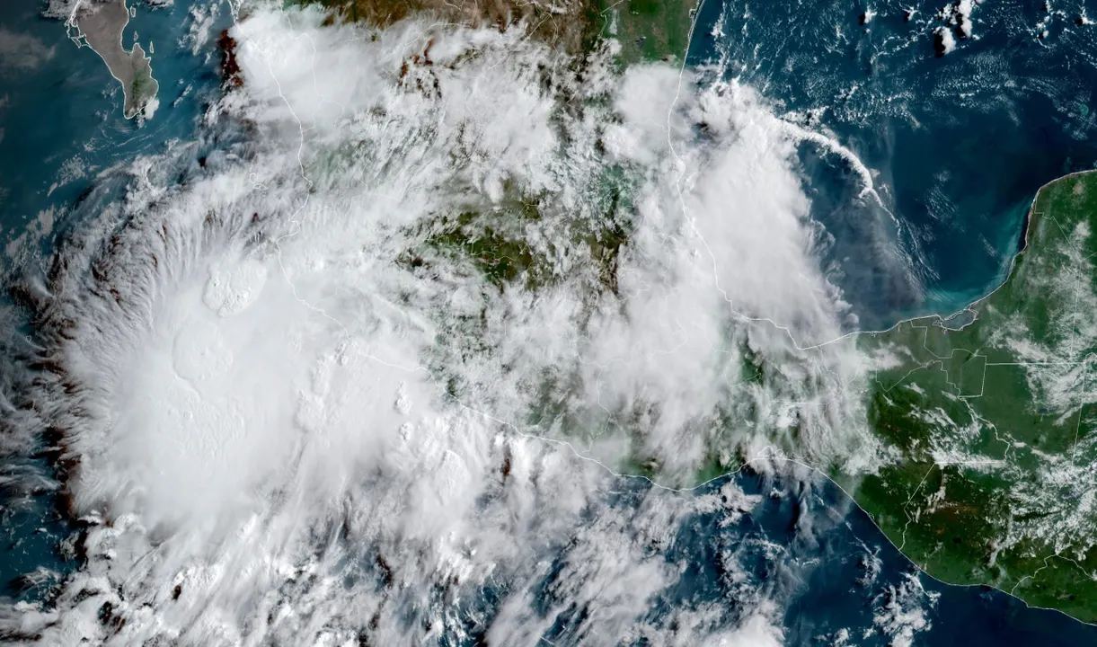 Tormenta tropical Ivo amenaza con lluvias intensas y podría convertirse en huracán
