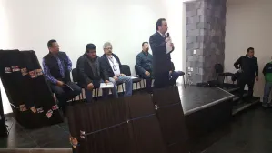 Entregan funcionarios estatales apoyos a afectados por lluvias y fuertes vientos