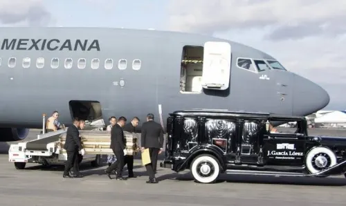 Vuelo que trajo cenizas de José José costó 1.2 mdp