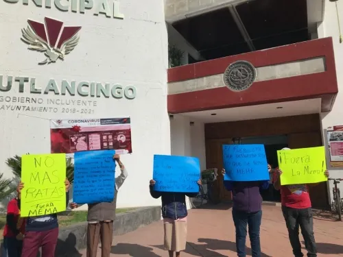 Pueblo de Almecatla logra separación del alcalde auxiliar