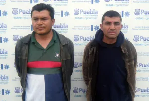 Policía detiene a sujetos por presuntos robo a vehículo y daño en propiedad ajena