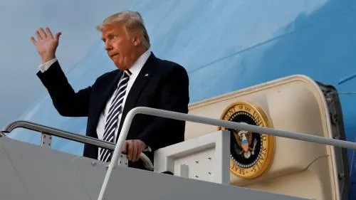 Trump vuelve a amagar con terminar el TLCAN y dice que no hay necesidad de incluir a Canadá