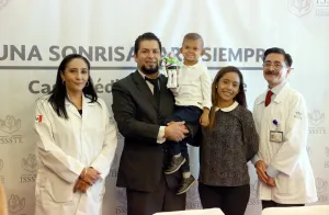 Odontólogos del Issste mejoran sonrisa de niño con alteración genética