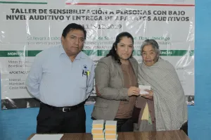 DIF San Andrés Cholula entrega aparatos auditivos