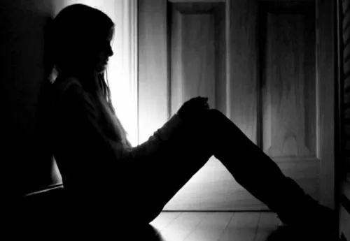 Detienen a mujer acusada de abusar sexualmente de sus hijas